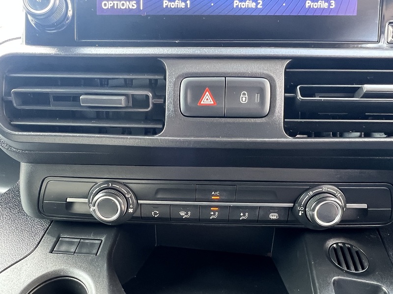 Toyota PROACE CITY BlueHDi Icon - U861