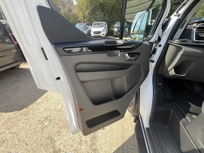 Ford Transit Custom 300 Limited Sport Pack - U864