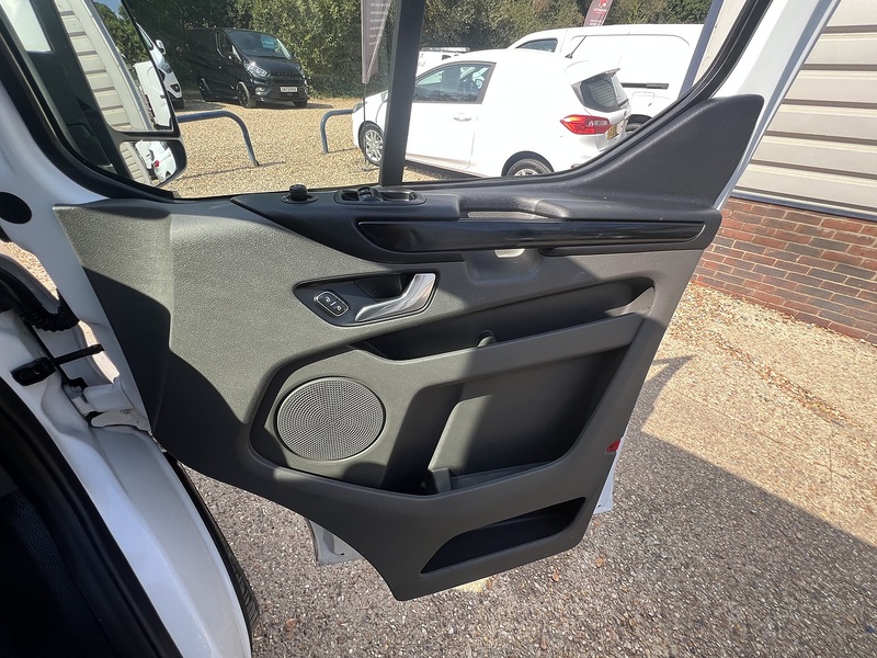 Ford Transit Custom 300 Limited Sport Pack - U864