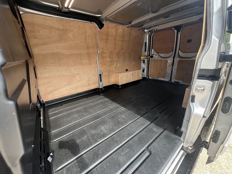 Ford Transit Custom 300 Limited Sport Pack - U868