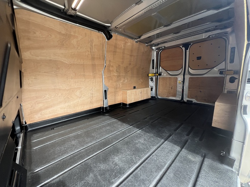 Ford Transit Custom 300 Limited Sport Pack - U868