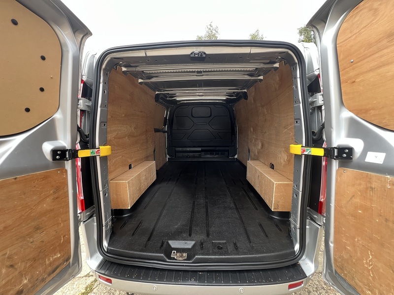 Ford Transit Custom 300 Limited Sport Pack - U868