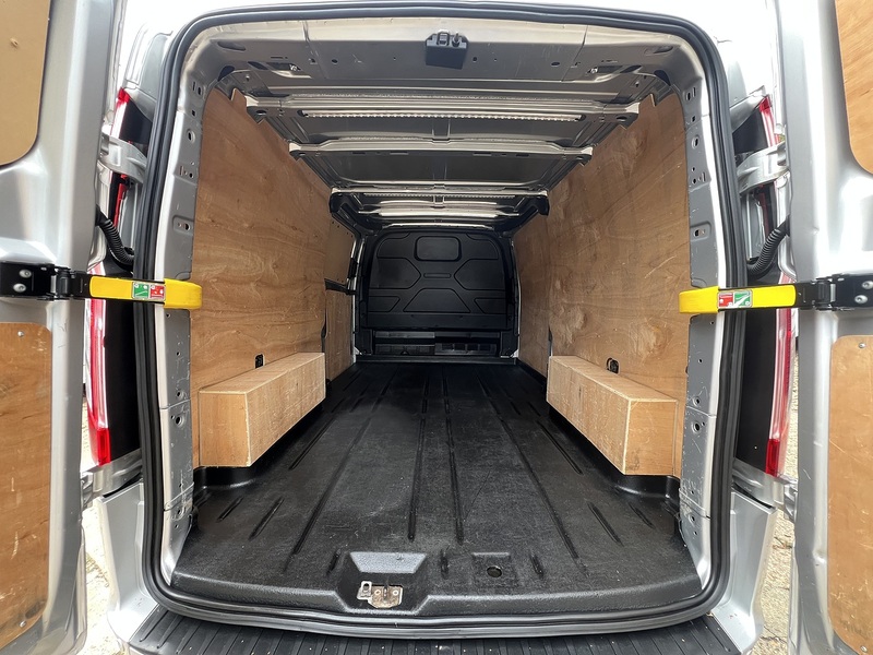 Ford Transit Custom 300 Limited Sport Pack - U868