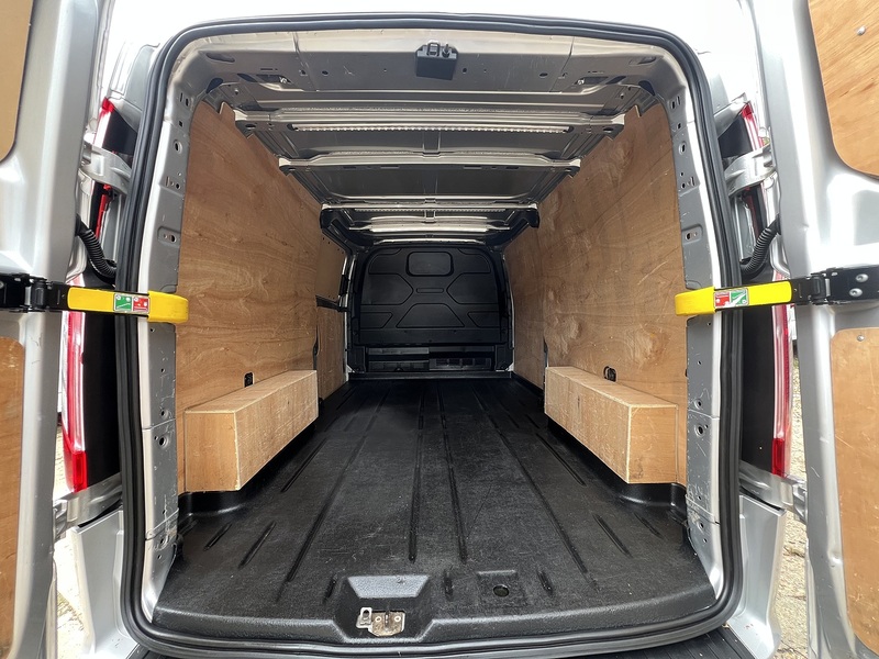 Ford Transit Custom 300 Limited Sport Pack - U868