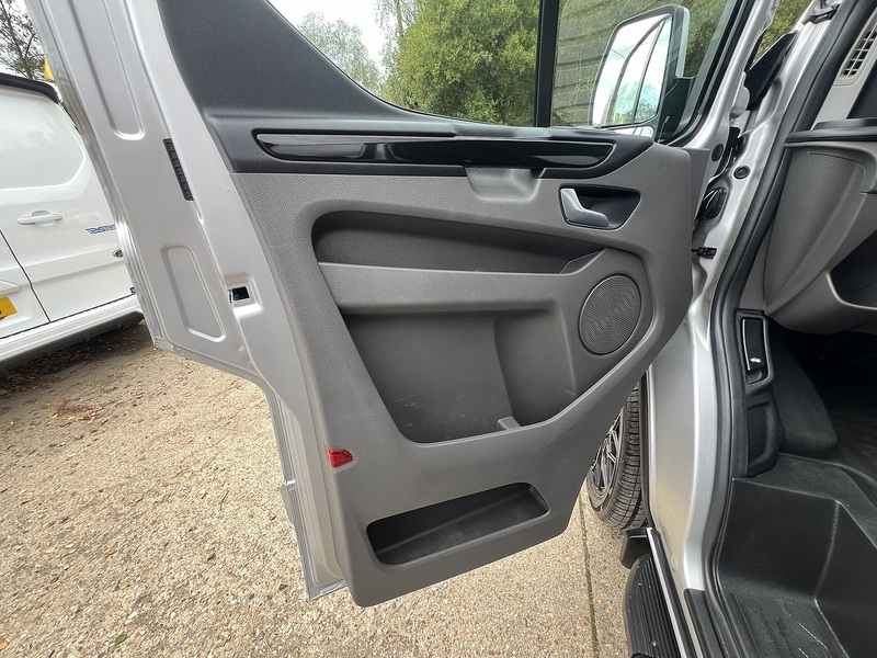Ford Transit Custom 300 Limited Sport Pack - U868