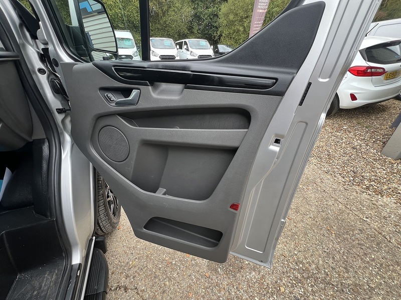 Ford Transit Custom 300 Limited Sport Pack - U868