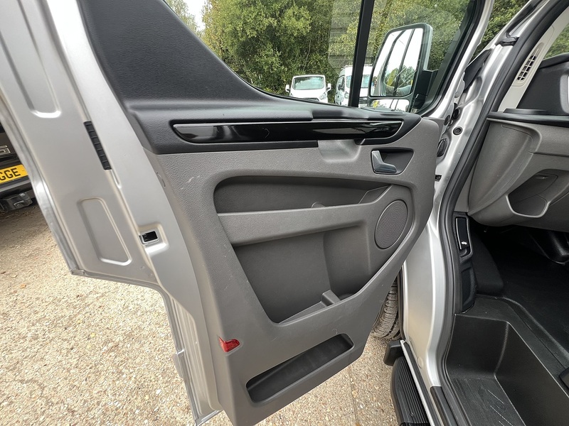 Ford Transit Custom 300 Limited Sport Pack - U868