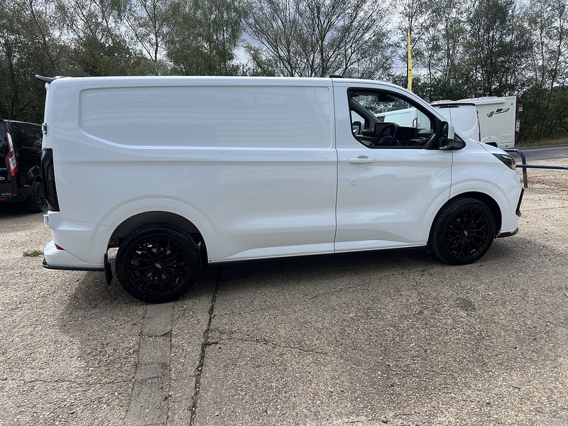Ford Transit Custom 300 Limited Sport Kit - U878