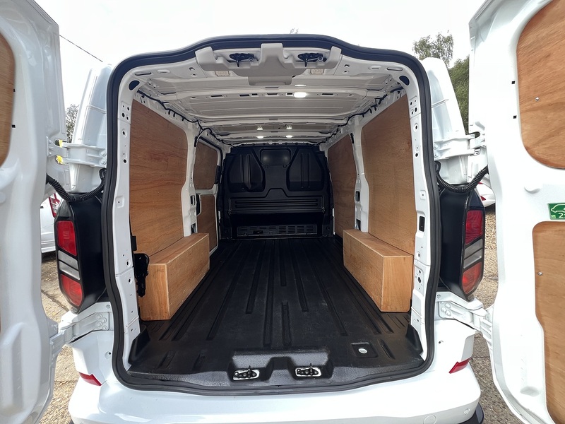 Ford Transit Custom 300 Limited Sport Kit - U878