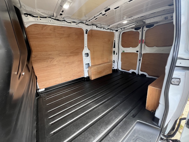 Ford Transit Custom 300 Limited Sport Kit - U878