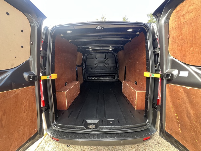 Ford Transit Custom 300 Limited Sport Kit - U883