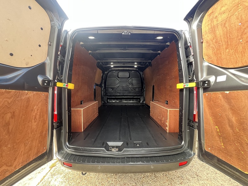Ford Transit Custom 300 Limited Sport Kit - U883