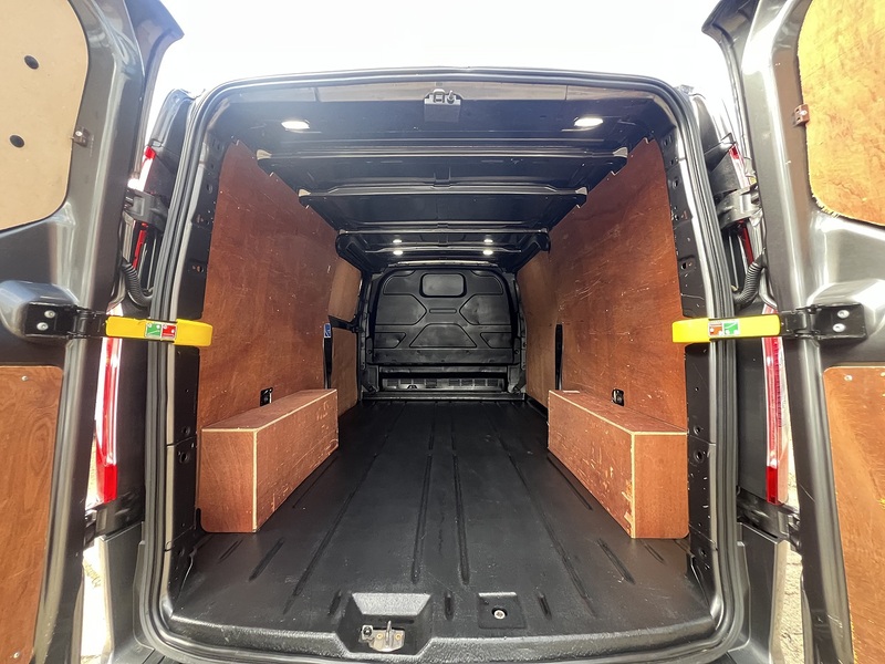 Ford Transit Custom 300 Limited Sport Kit - U883