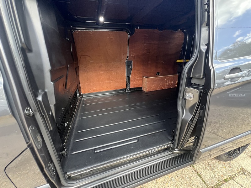 Ford Transit Custom 300 Limited Sport Kit - U883