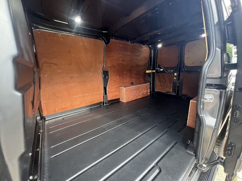 Ford Transit Custom 300 Limited Sport Kit - U883