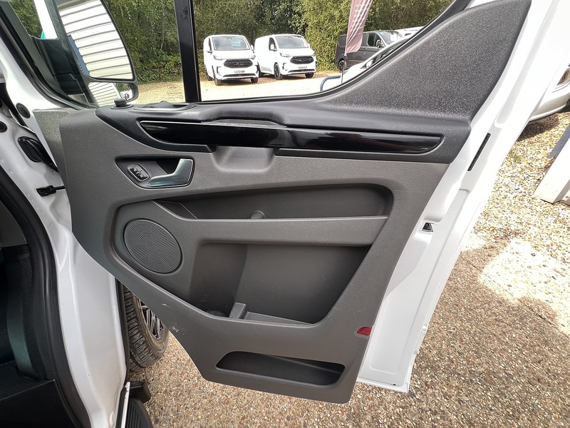 Ford Transit Custom 300 Limited Sport Kit - U883