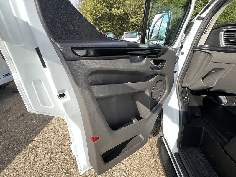 Ford Transit Custom 300 Limited Sport Pack - U886