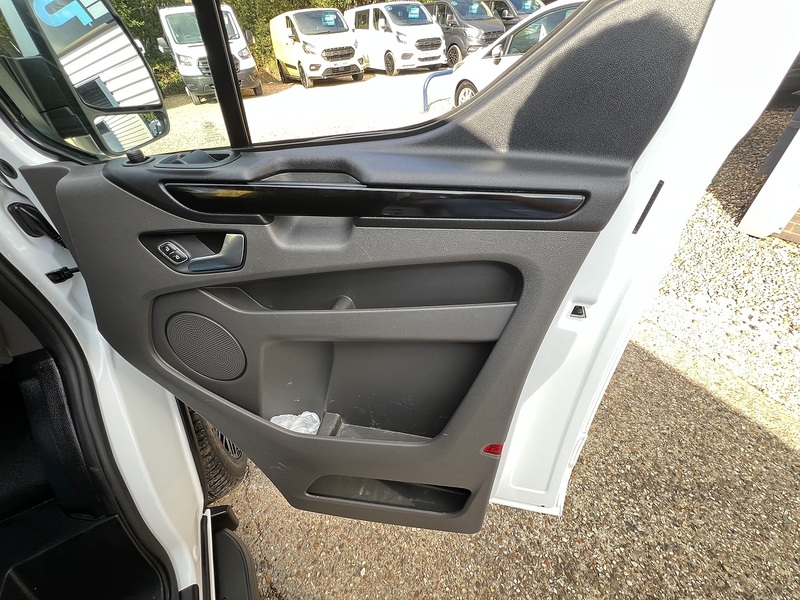 Ford Transit Custom 300 Limited Sport Pack - U886