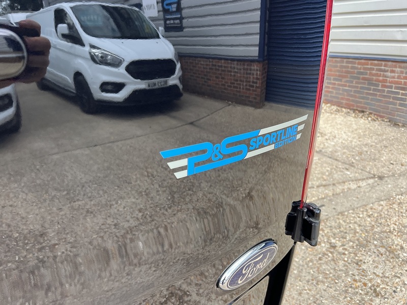 Ford Transit Custom 300 Limited Sport Pack - U888