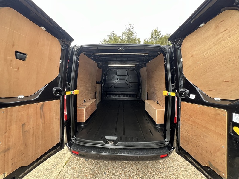 Ford Transit Custom 300 Limited Sport Pack - U888