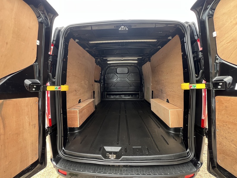 Ford Transit Custom 300 Limited Sport Pack - U888