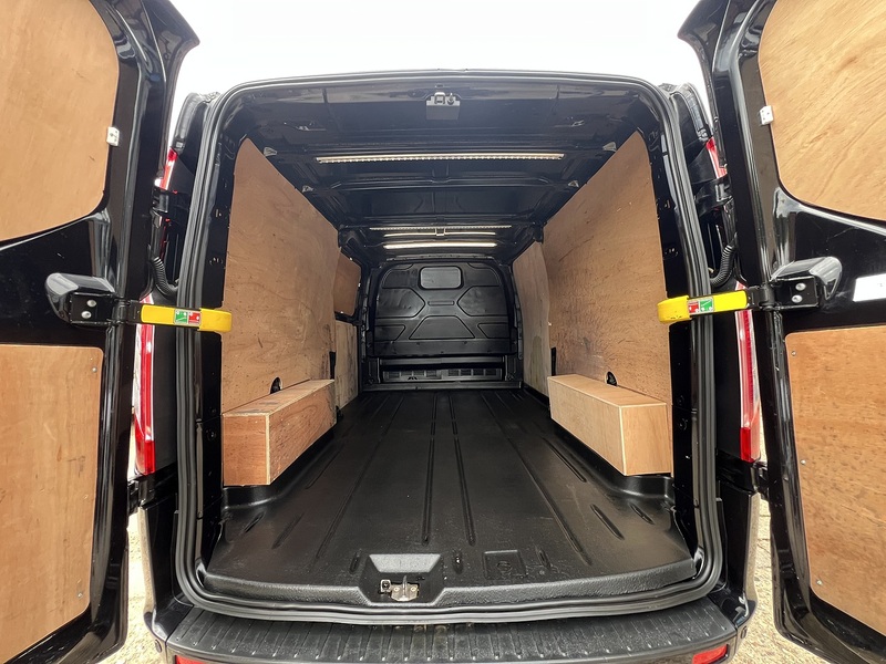 Ford Transit Custom 300 Limited Sport Pack - U888