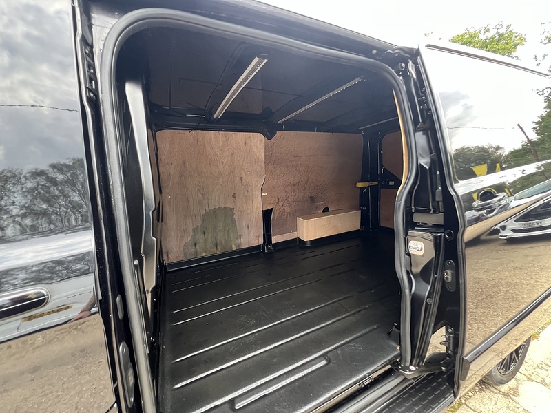 Ford Transit Custom 300 Limited Sport Pack - U888