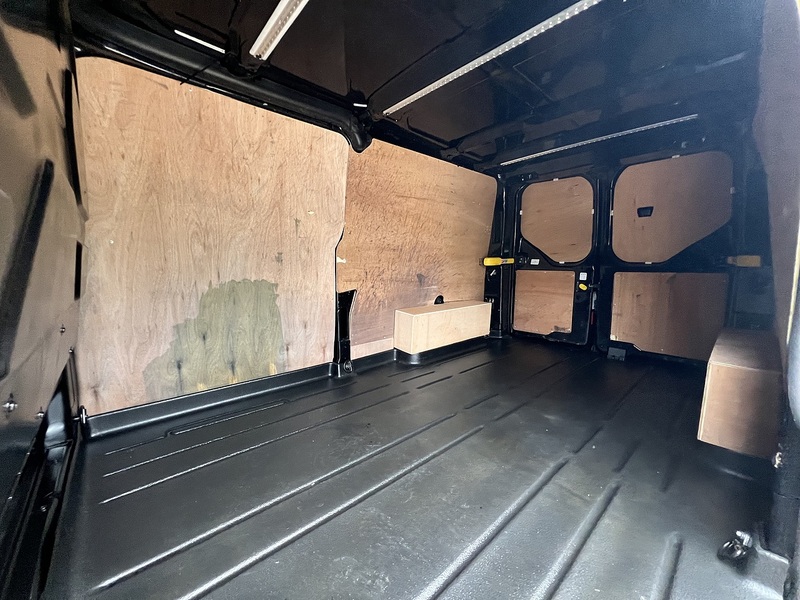 Ford Transit Custom 300 Limited Sport Pack - U888