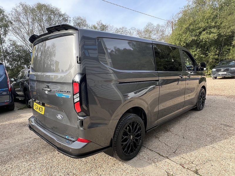 Ford Transit Custom 320 Limited Sport Pack - U890