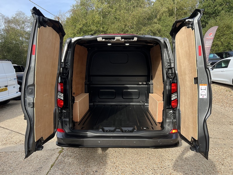 Ford Transit Custom 320 Limited Sport Pack - U890
