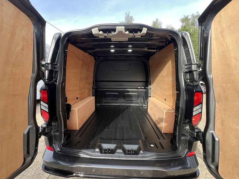 Ford Transit Custom 320 Limited Sport Pack - U890