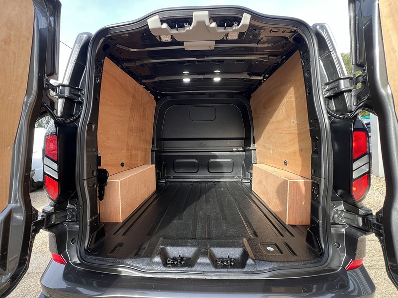 Ford Transit Custom 320 Limited Sport Pack - U890