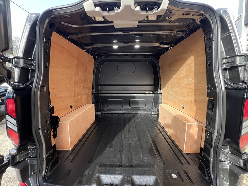 Ford Transit Custom 320 Limited Sport Pack - U890