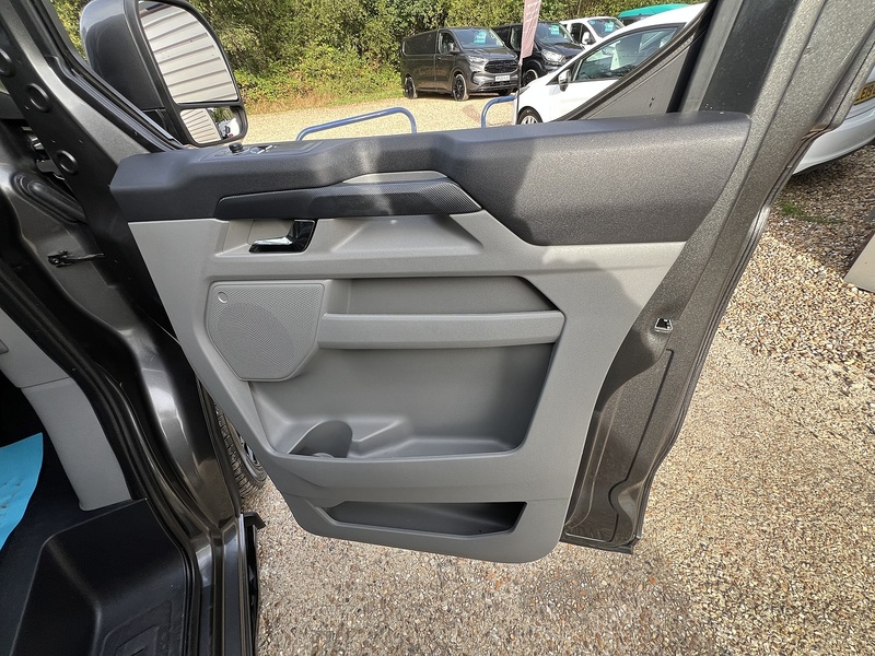 Ford Transit Custom 320 Limited Sport Pack - U890