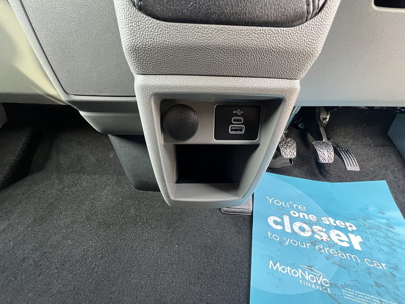 Ford Transit Custom 320 Limited Sport Pack - U890