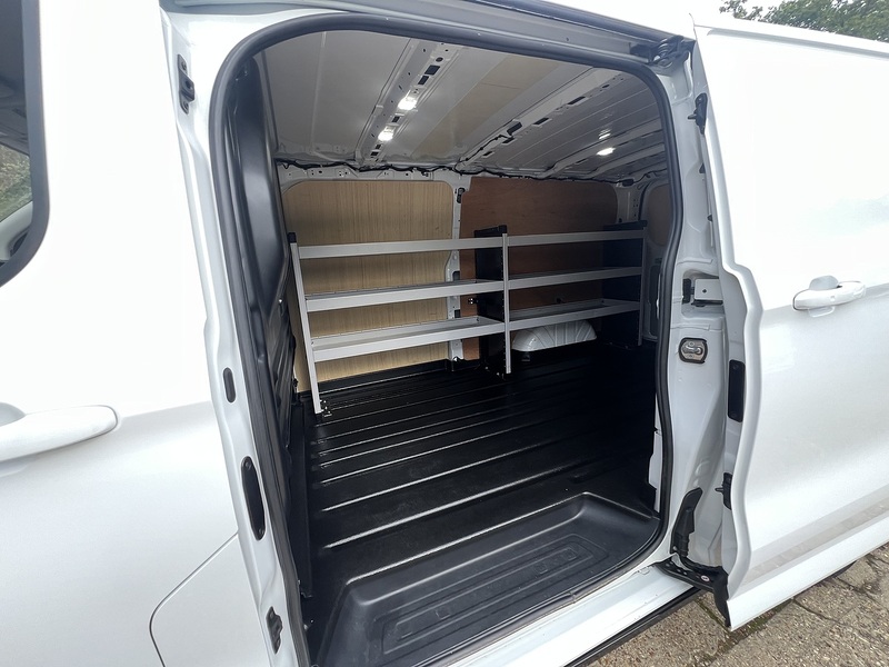 Ford Transit Custom 300 Limited Sport Pack - U895