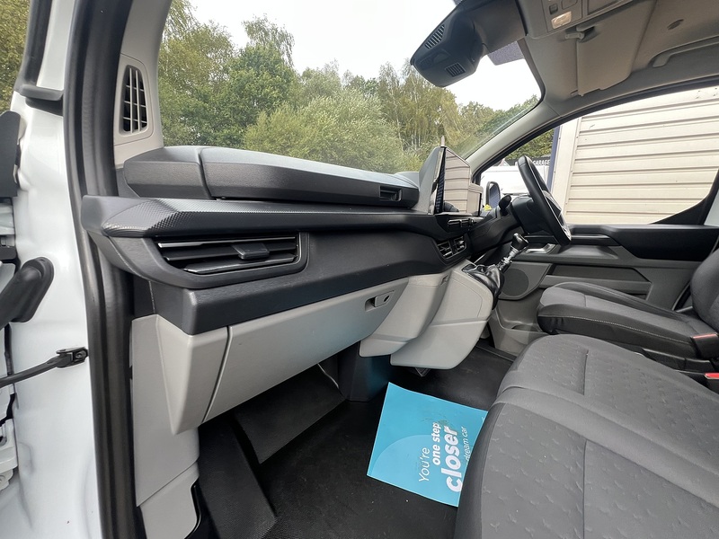 Ford Transit Custom 300 Limited Sport Pack - U895