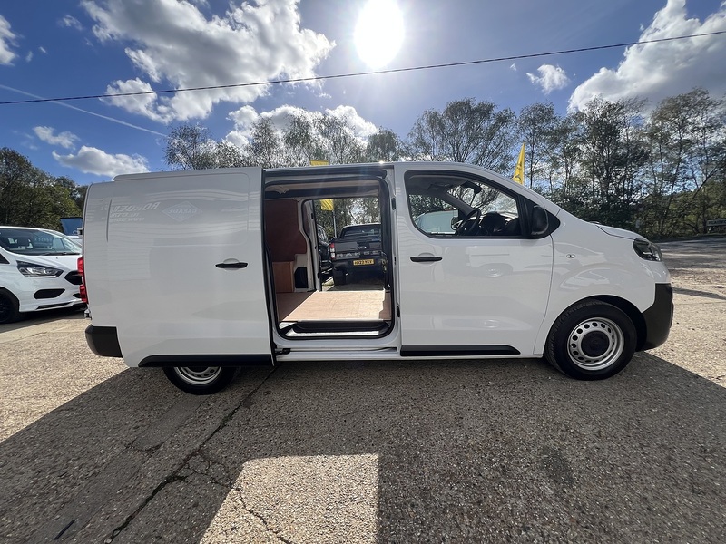 Vauxhall Vivaro Turbo D 2900 Dynamic - U905