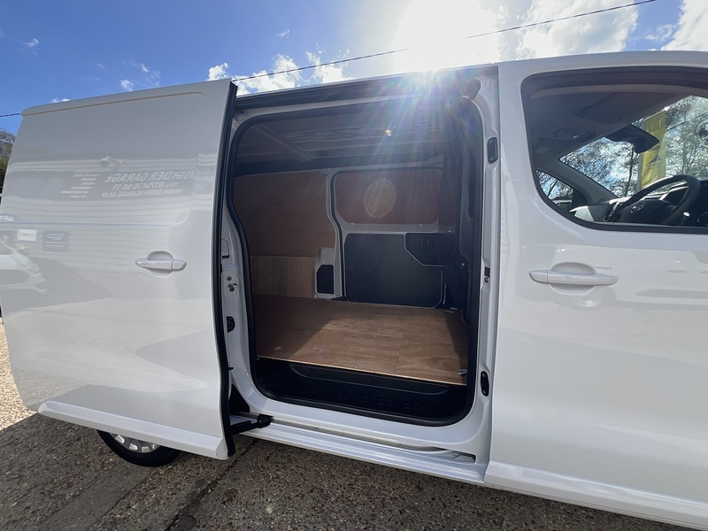 Vauxhall Vivaro Turbo D 2900 Pro - U906