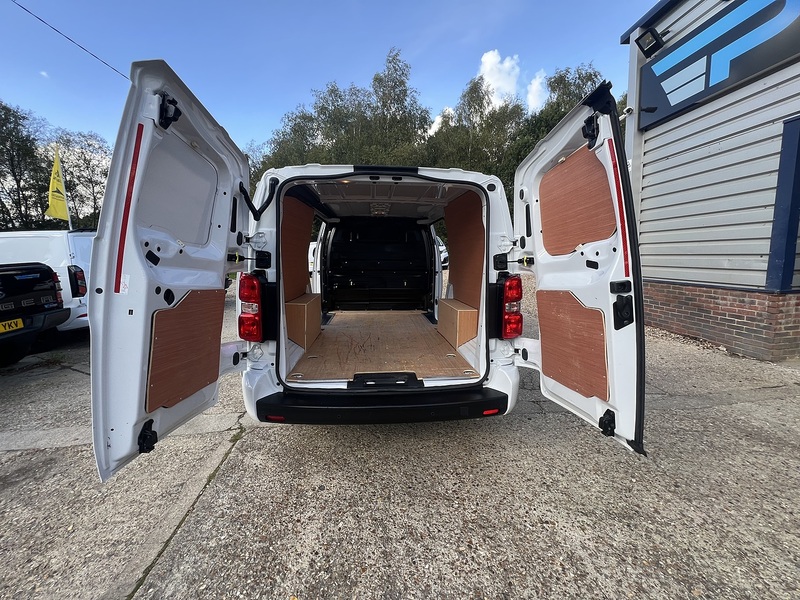 Peugeot Expert BlueHDi 1000 Asphalt Premium + - U908