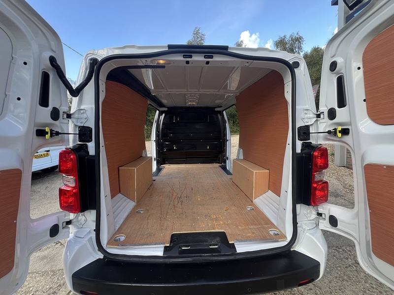 Peugeot Expert BlueHDi 1000 Asphalt Premium + - U908