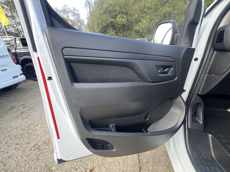 Peugeot Expert BlueHDi 1000 Asphalt Premium + - U908