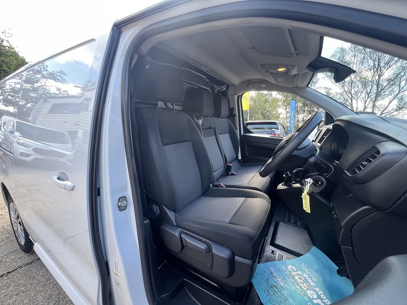 Peugeot Expert BlueHDi 1000 Asphalt Premium + - U908