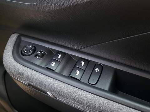 Vauxhall Frontera 1.2 Hybrid 136ps GS SUV 5dr Petrol Hybrid e-DCT Euro 6 (s/s) (136 ps) - U1008