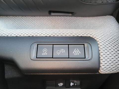 Citroen C3 1.2 Turbo PLUS Hatchback 5dr Petrol Manual Euro 6 (s/s) (100 ps) - U1035
