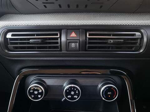 Citroen C3 1.2 Turbo PLUS Hatchback 5dr Petrol Manual Euro 6 (s/s) (100 ps) - U1038