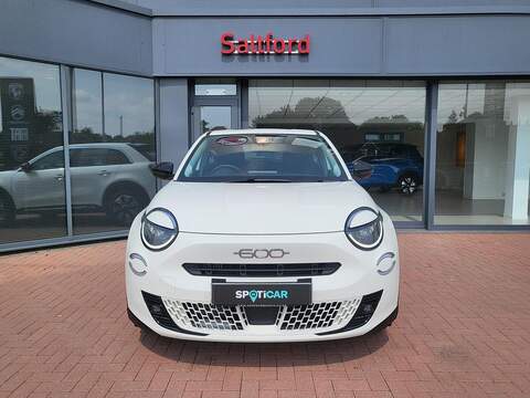 Fiat 600 1.2 MHEV SUV 5dr Petrol Hybrid e-DCT Euro 6 (s/s) (100 ps) 1.2 5dr SUV Automatic Petrol Hybrid - U1049