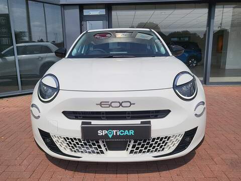 Fiat 600 1.2 MHEV SUV 5dr Petrol Hybrid e-DCT Euro 6 (s/s) (100 ps) 1.2 5dr SUV Automatic Petrol Hybrid - U1049
