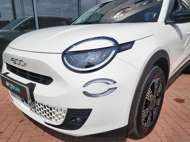 Fiat 600 1.2 MHEV SUV 5dr Petrol Hybrid e-DCT Euro 6 (s/s) (100 ps) 1.2 5dr SUV Automatic Petrol Hybrid - U1049