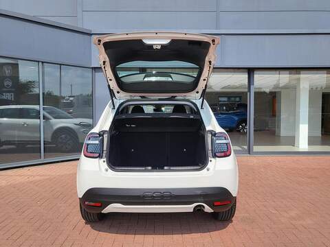 Fiat 600 1.2 MHEV SUV 5dr Petrol Hybrid e-DCT Euro 6 (s/s) (100 ps) 1.2 5dr SUV Automatic Petrol Hybrid - U1049